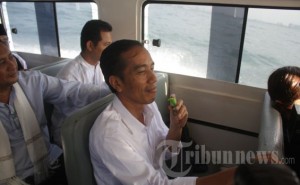 20130215_Jokowi_Naik_Waterway_8349