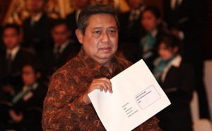 SBY-Serahkan-SPT-Pajak-2011