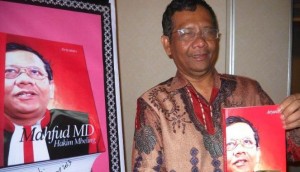 200428_mahfud-md-luncurkan-buku_663_382