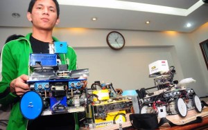 Mahasiswa Unikom Juara Lomba Robot di AS