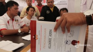 20140620_170302_relawan-antri-daftar-untuk-deklarasi