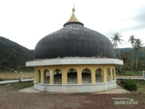 kubah masjid terbawa tsunami