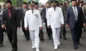 wali-kota-cirebon-ano-sutrisno-baju-putih-kiri-