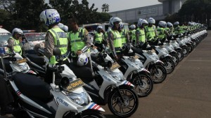 polisi dan motornya