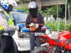 Polisi Ancam Tilang Manual Lagi, Pelat Nomor Kendaraan Atau Dipasang Chip