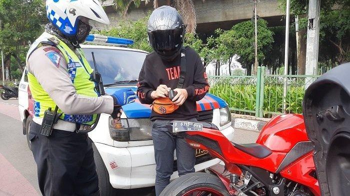 Polisi Ancam Tilang Manual Lagi, Pelat Nomor Kendaraan Atau Dipasang Chip