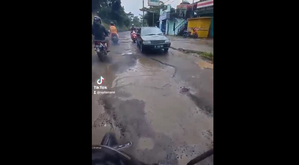 jalan rusak di ciampea - tenjolaya jalan abdul fatah bogor