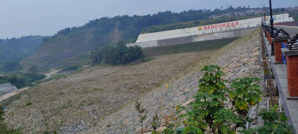 Bogor Darurat Kekeringan, Begini Penampakan Bendungan Ciawi - Jabar ...