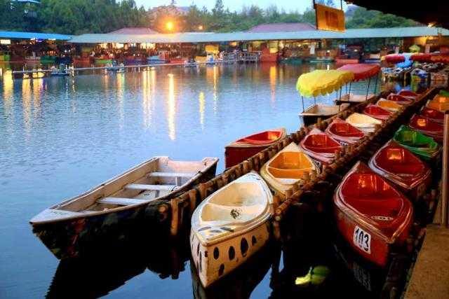 wisata kuliner di bandung floating market lembang bandung