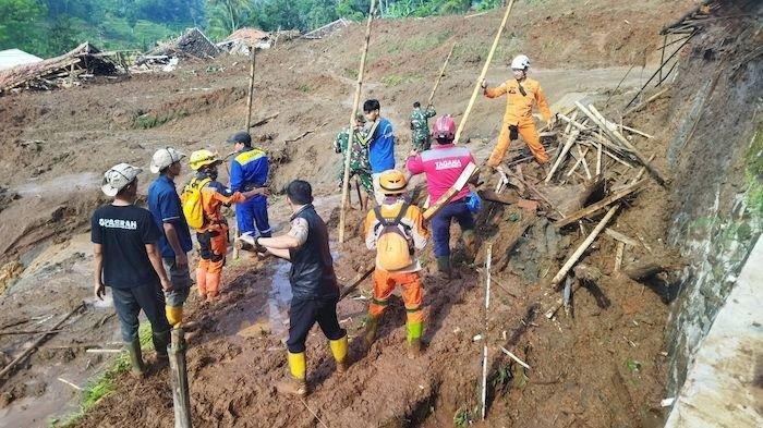 Identitas 7 Korban Tewas Akibat Longsor Di Bandung Barat, 3 Korban Belum Ditemukan