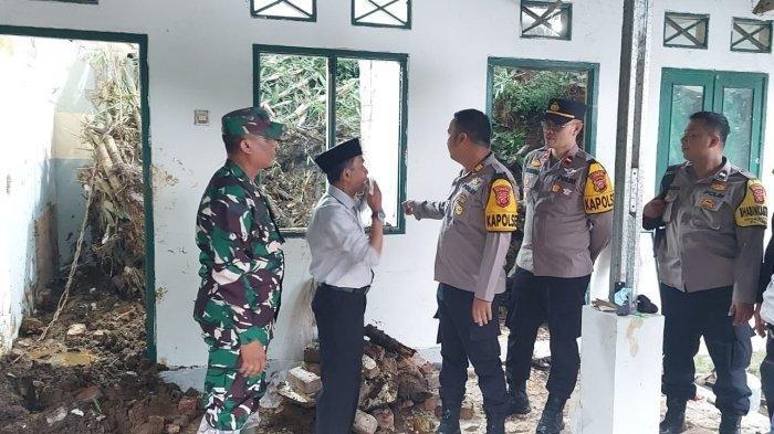 Longsor Di Pondok Pesantren Kadudampit Sukabumi