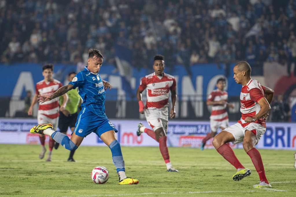 persib bandung vs madura united di jalak harupat 3-0